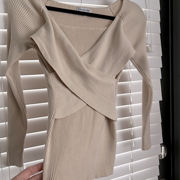 Gorgeous & Super Soft Cris Cross V-neck Sweater! Sz S - Picture 5 of 10